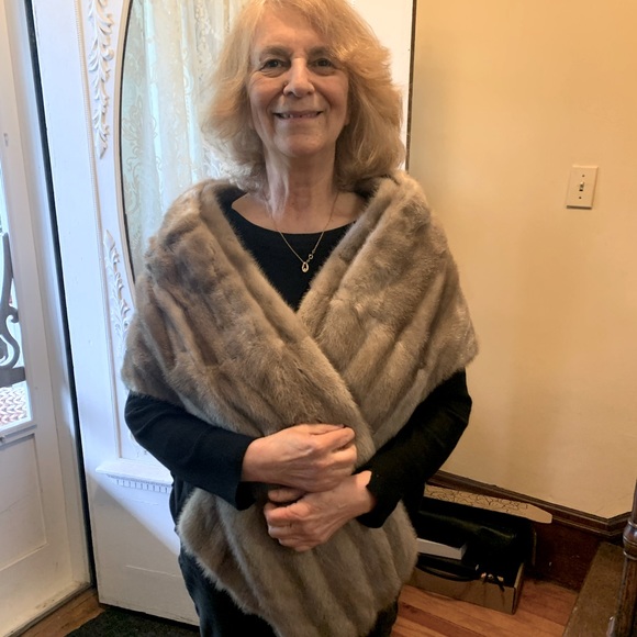 Vintage Hudson’s Bay Mink Stole - Picture 2 of 2
